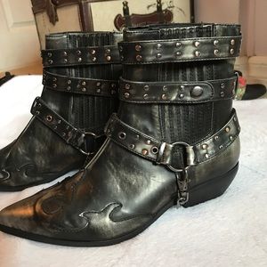 *NEVER WORN* YRU Western Bootie